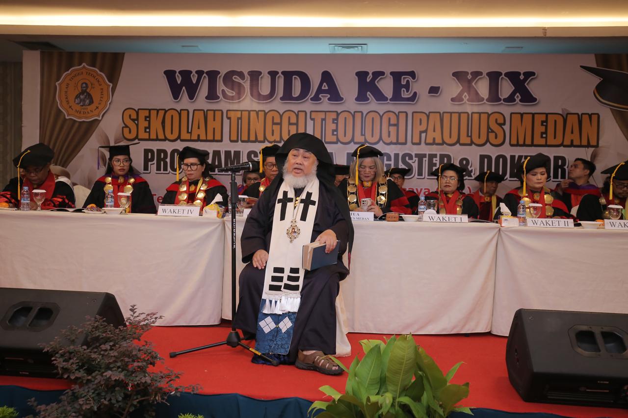 YM Episkop Daniel Memberi Wejangan Pada Wisuda XIX STT Paulus Medan